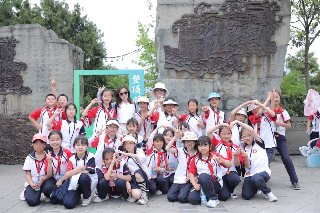 將進(jìn)酒旅行社研學(xué)活動(dòng) | 探秘竇圌山，感悟古建智慧！2025年中原愛(ài)心學(xué)校竇圌山研學(xué)活動(dòng)。